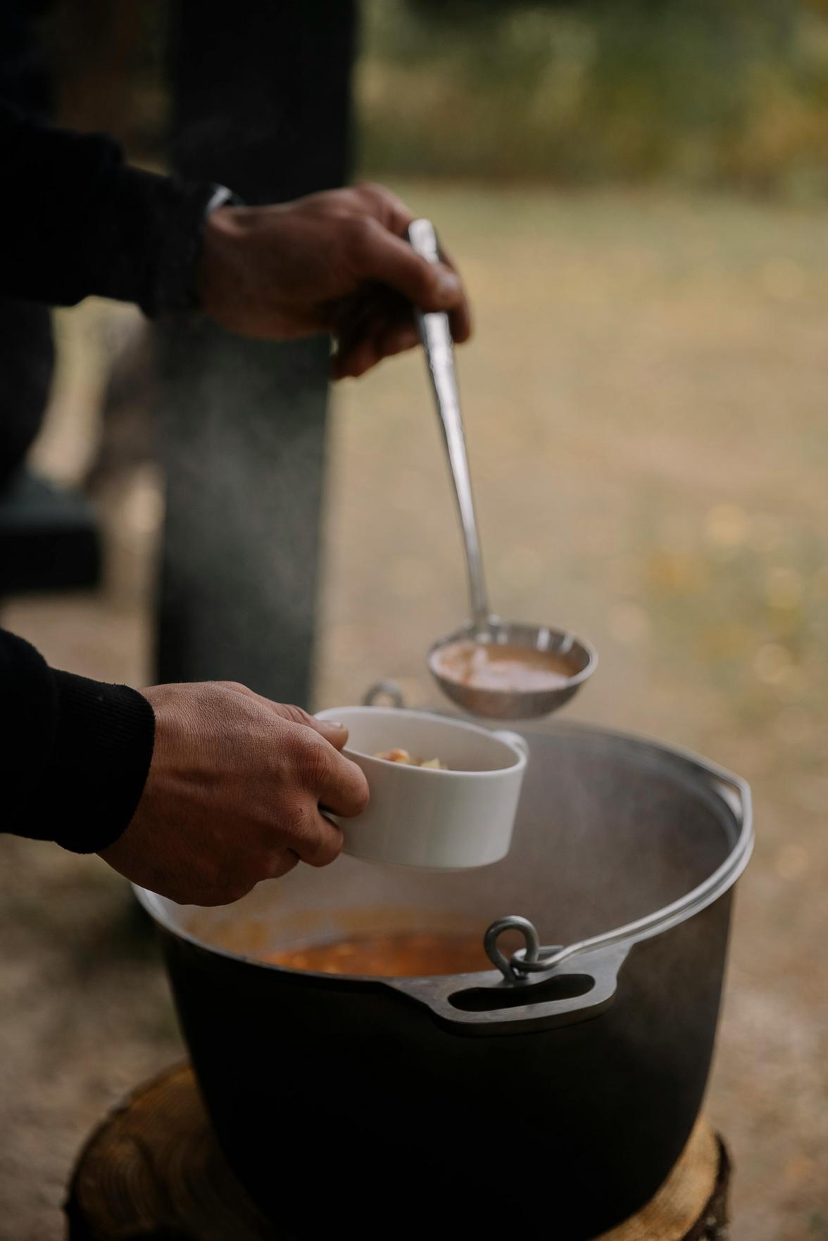 Acampar com Conforto: Dicas e Melhores Destinos para uma Experiência Gastronômica Inesquecível