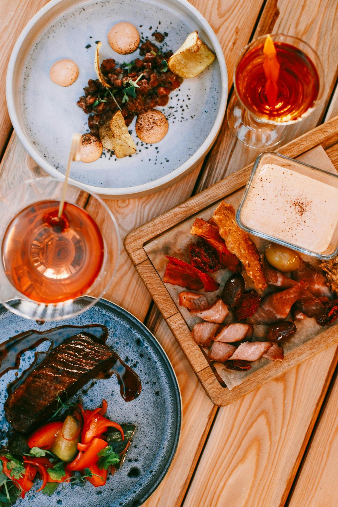 Harmonização de Whiskies Premium: Dicas para Uma Experiência Gastronômica de Luxo