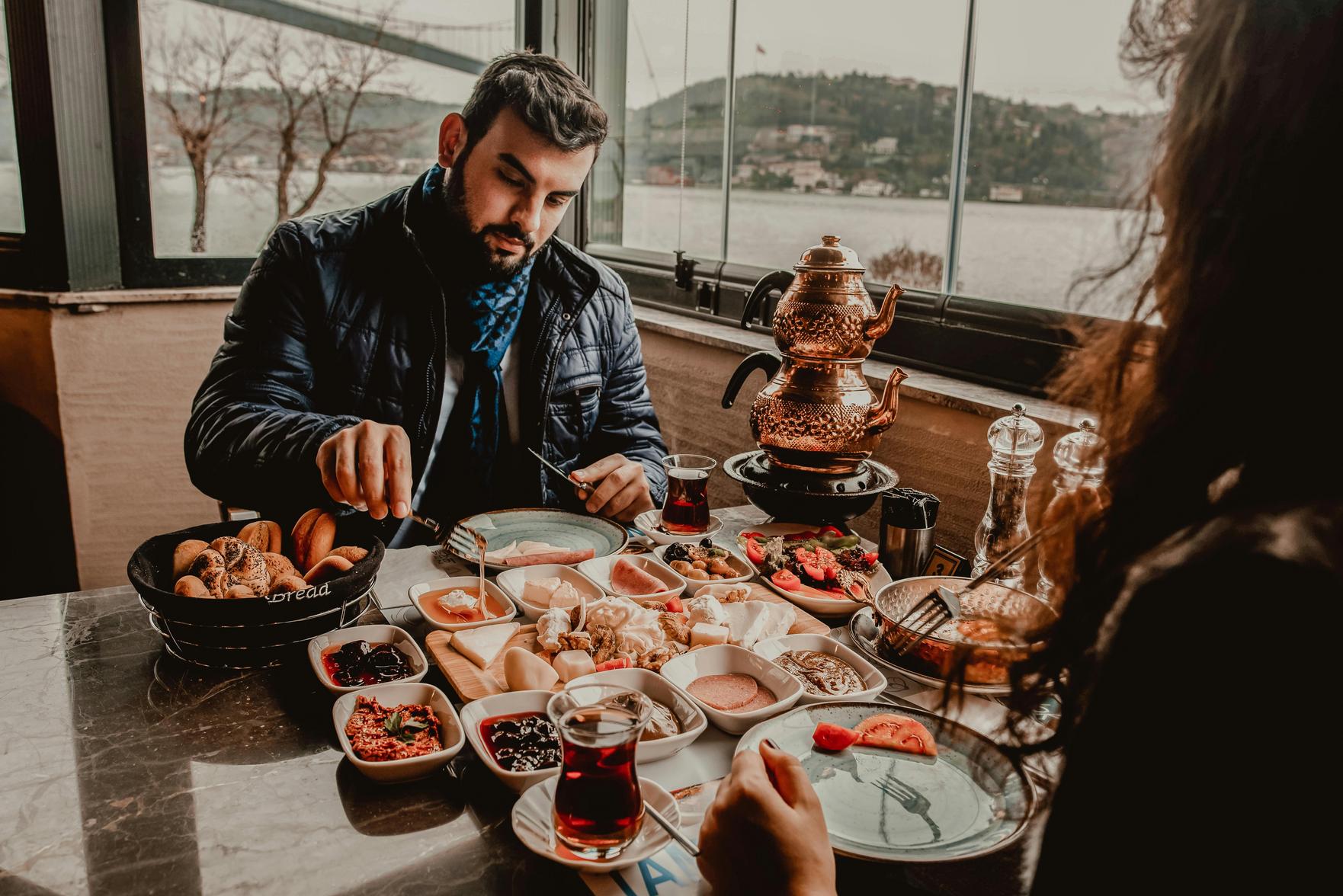 Melhores hotéis com gastronomia excepcional e restaurantes premiados para turistas